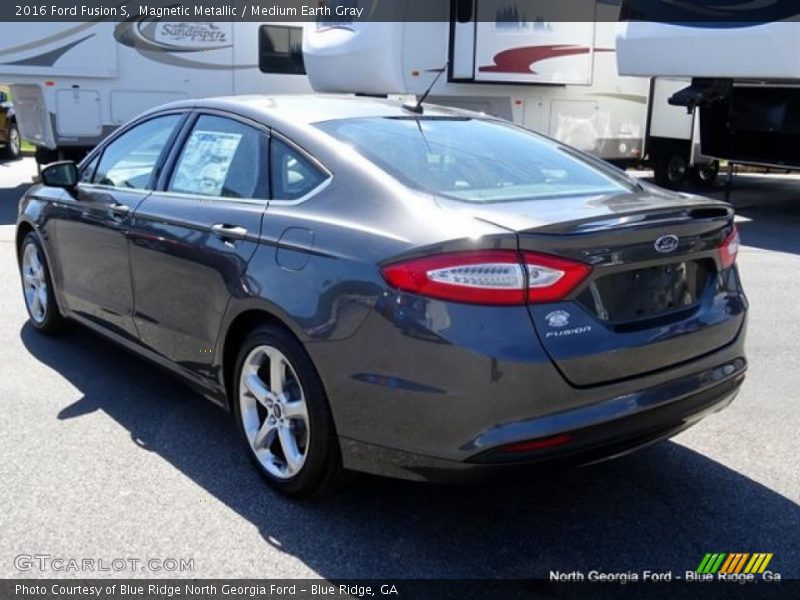 Magnetic Metallic / Medium Earth Gray 2016 Ford Fusion S
