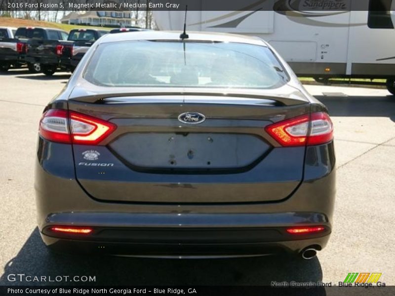 Magnetic Metallic / Medium Earth Gray 2016 Ford Fusion S