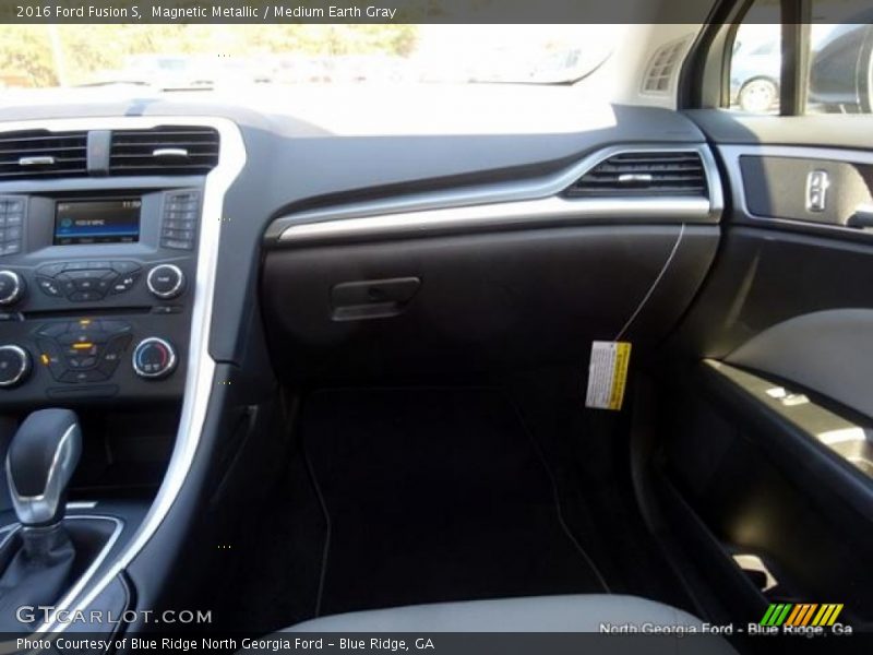 Magnetic Metallic / Medium Earth Gray 2016 Ford Fusion S