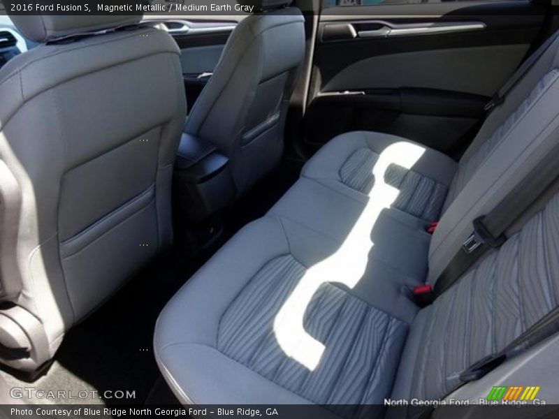 Magnetic Metallic / Medium Earth Gray 2016 Ford Fusion S