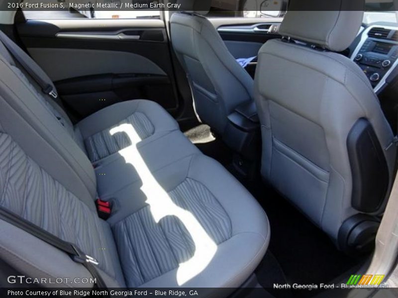 Magnetic Metallic / Medium Earth Gray 2016 Ford Fusion S