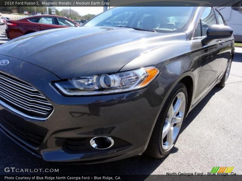 Magnetic Metallic / Medium Earth Gray 2016 Ford Fusion S