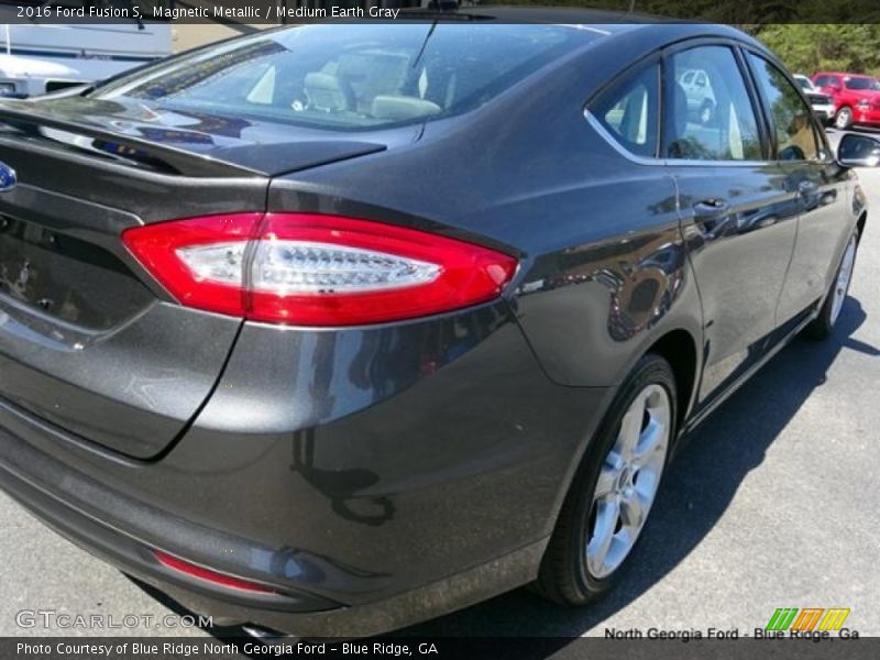 Magnetic Metallic / Medium Earth Gray 2016 Ford Fusion S