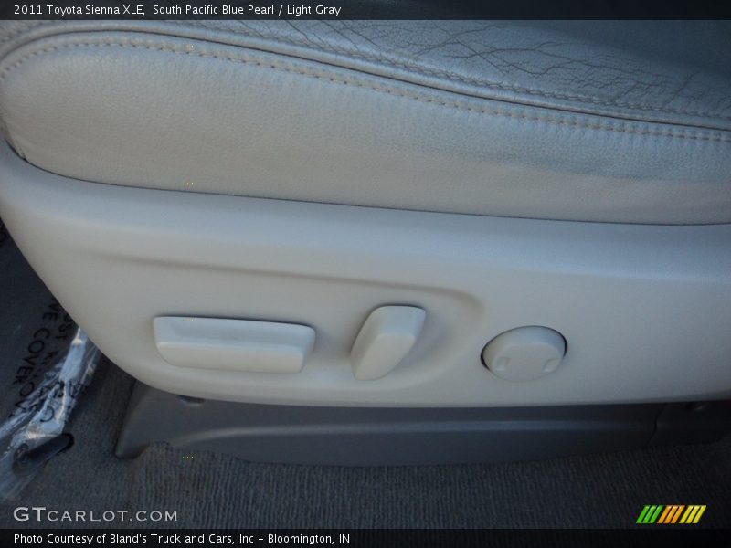 South Pacific Blue Pearl / Light Gray 2011 Toyota Sienna XLE