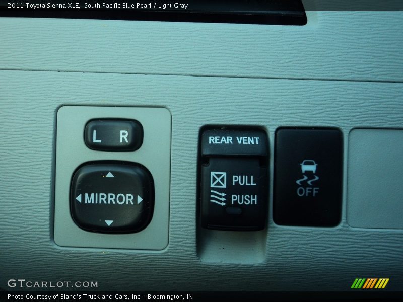 South Pacific Blue Pearl / Light Gray 2011 Toyota Sienna XLE