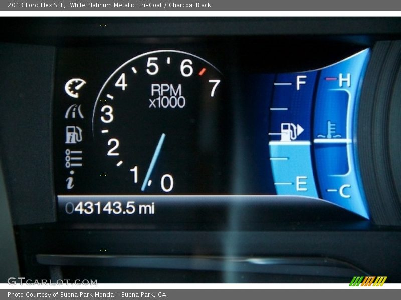White Platinum Metallic Tri-Coat / Charcoal Black 2013 Ford Flex SEL