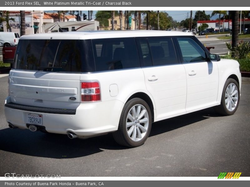 White Platinum Metallic Tri-Coat / Charcoal Black 2013 Ford Flex SEL