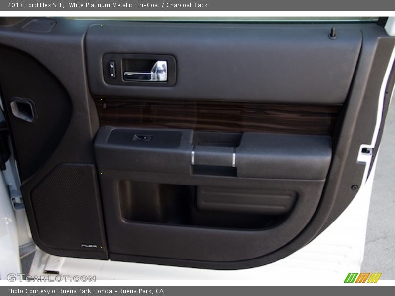 White Platinum Metallic Tri-Coat / Charcoal Black 2013 Ford Flex SEL