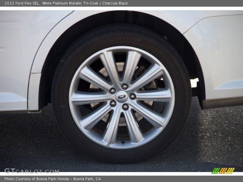 White Platinum Metallic Tri-Coat / Charcoal Black 2013 Ford Flex SEL