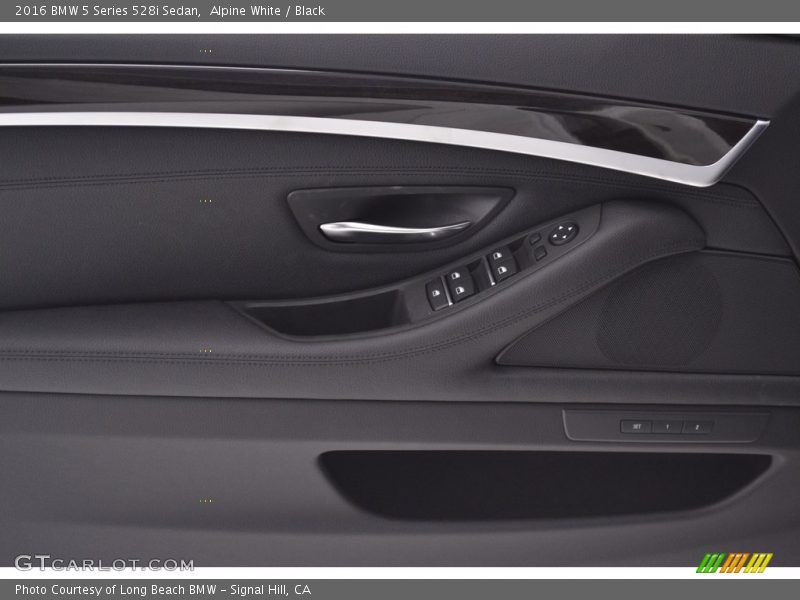 Alpine White / Black 2016 BMW 5 Series 528i Sedan