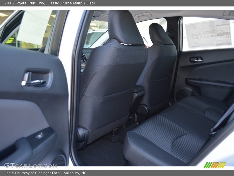Classic Silver Metallic / Black 2016 Toyota Prius Two