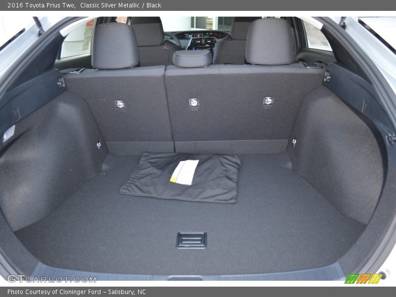 Classic Silver Metallic / Black 2016 Toyota Prius Two