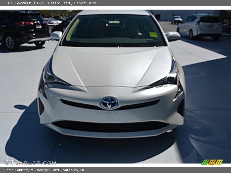 Blizzard Pearl / Harvest Beige 2016 Toyota Prius Two