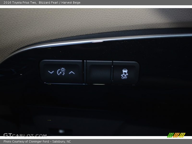 Blizzard Pearl / Harvest Beige 2016 Toyota Prius Two