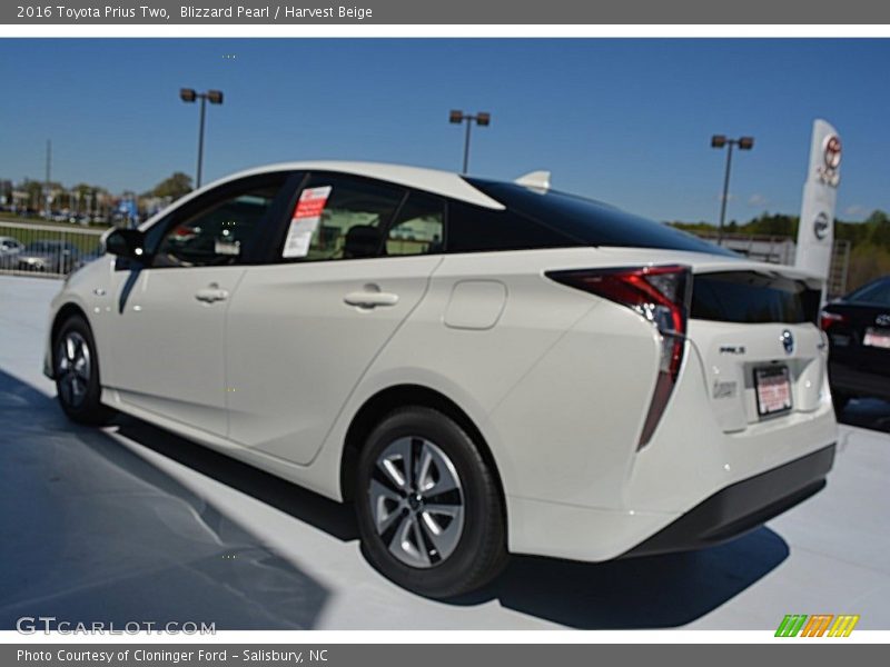 Blizzard Pearl / Harvest Beige 2016 Toyota Prius Two