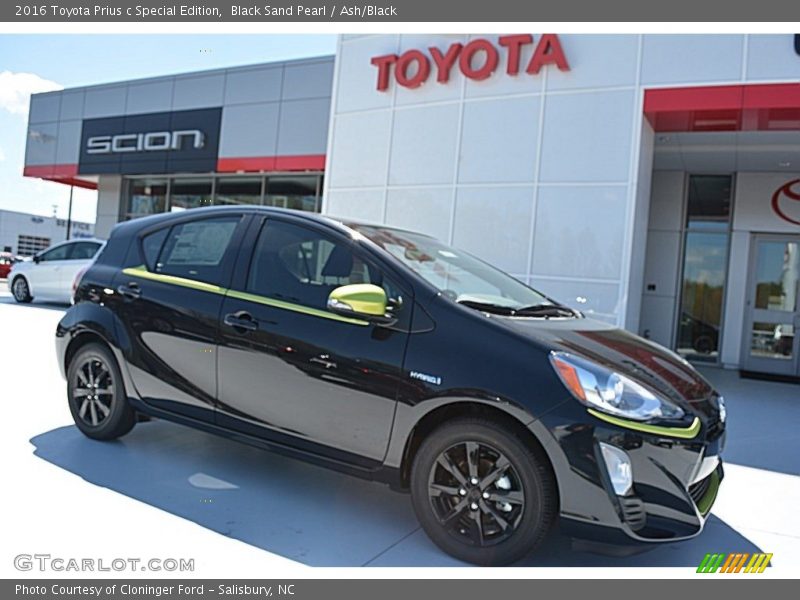 Front 3/4 View of 2016 Prius c Special Edition
