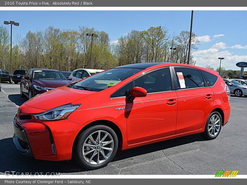 Front 3/4 View of 2016 Prius v Five