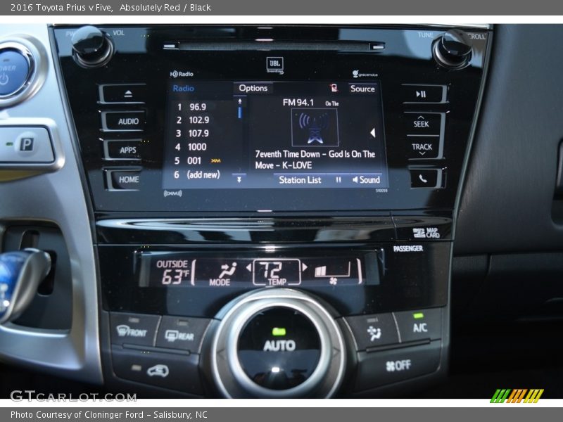 Controls of 2016 Prius v Five