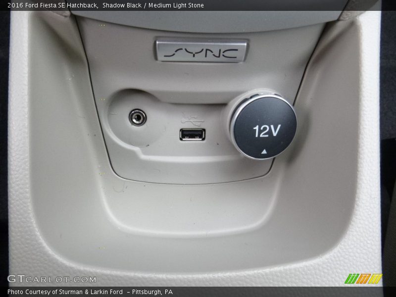 Shadow Black / Medium Light Stone 2016 Ford Fiesta SE Hatchback