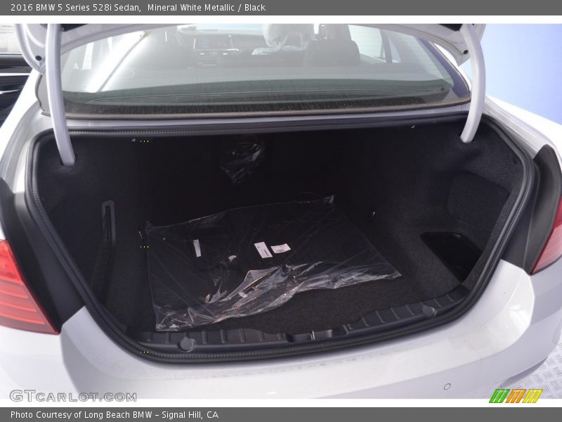 Mineral White Metallic / Black 2016 BMW 5 Series 528i Sedan