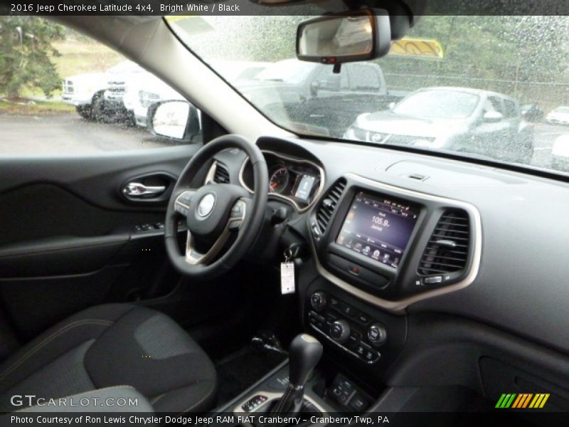 Bright White / Black 2016 Jeep Cherokee Latitude 4x4