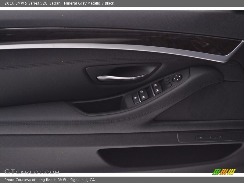 Mineral Grey Metallic / Black 2016 BMW 5 Series 528i Sedan