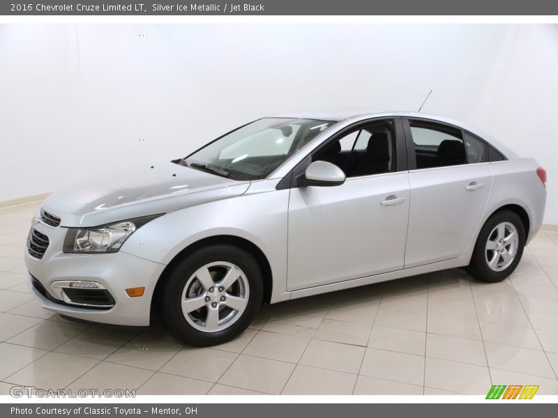 Front 3/4 View of 2016 Cruze Limited LT
