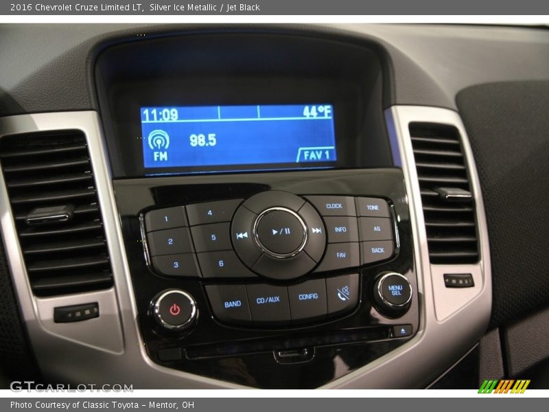 Silver Ice Metallic / Jet Black 2016 Chevrolet Cruze Limited LT