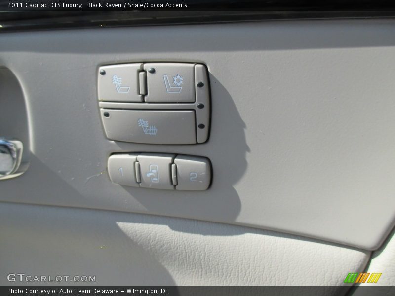 Black Raven / Shale/Cocoa Accents 2011 Cadillac DTS Luxury