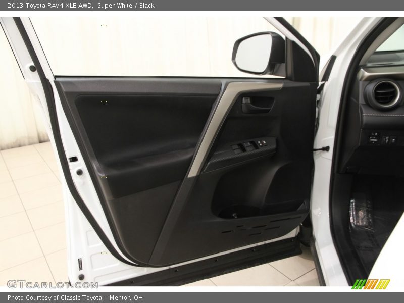 Super White / Black 2013 Toyota RAV4 XLE AWD