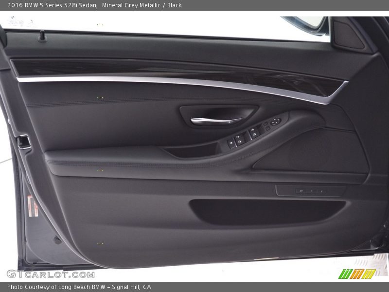 Mineral Grey Metallic / Black 2016 BMW 5 Series 528i Sedan