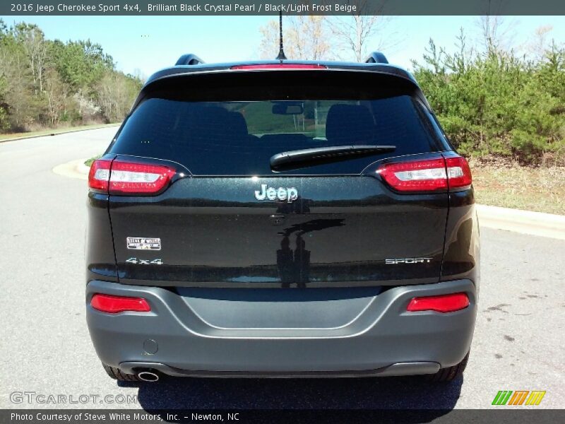 Brilliant Black Crystal Pearl / Black/Light Frost Beige 2016 Jeep Cherokee Sport 4x4