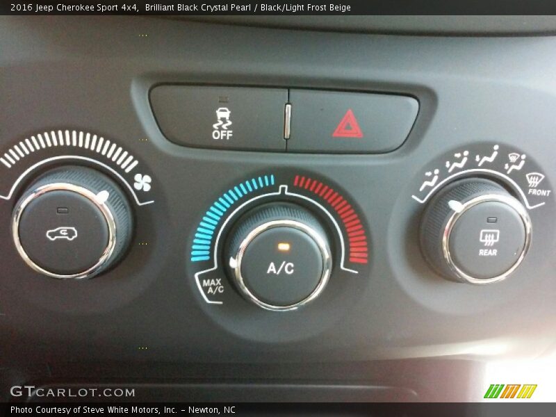 Brilliant Black Crystal Pearl / Black/Light Frost Beige 2016 Jeep Cherokee Sport 4x4