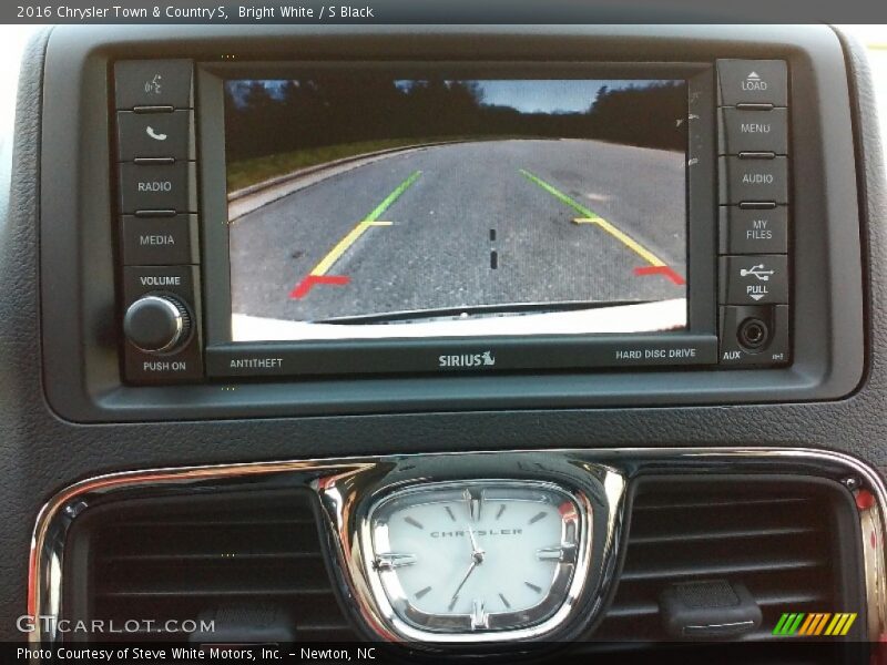 Bright White / S Black 2016 Chrysler Town & Country S