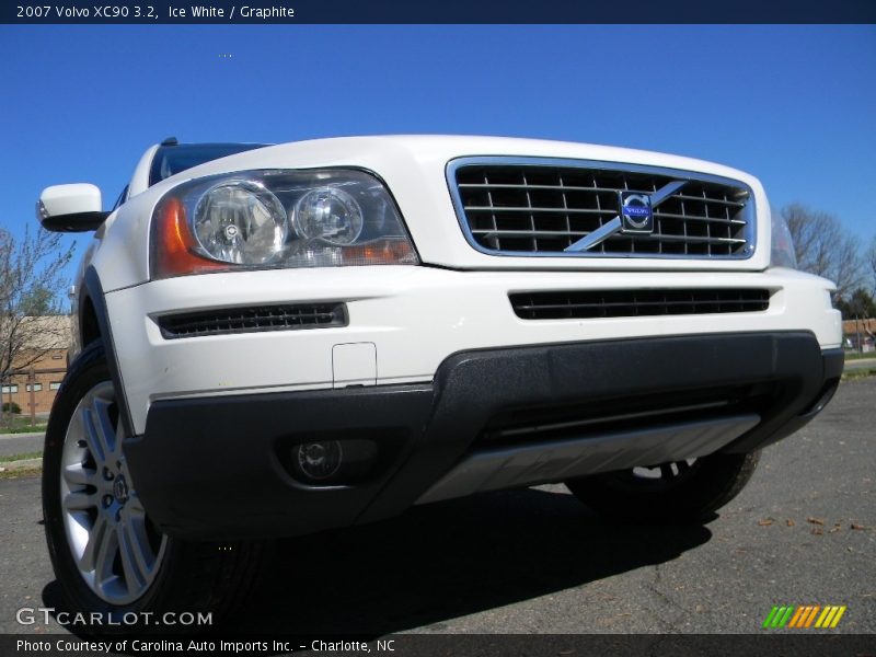 Ice White / Graphite 2007 Volvo XC90 3.2