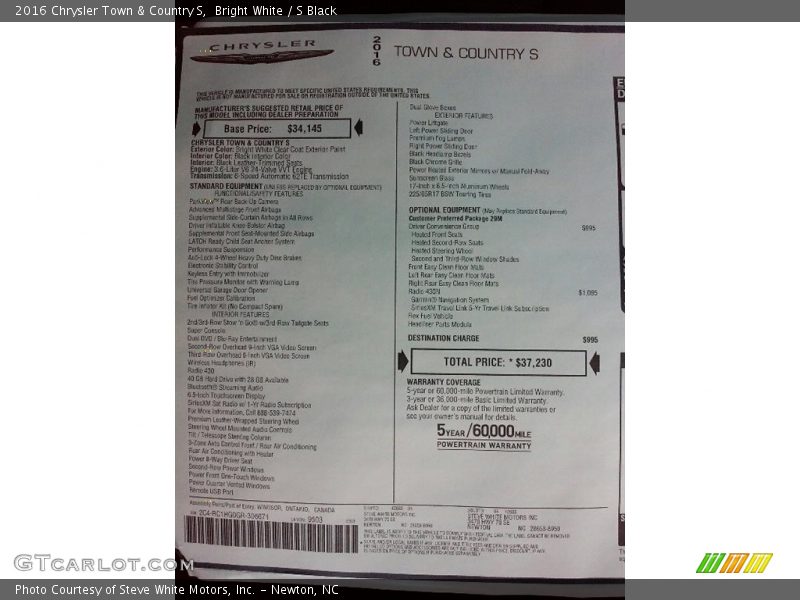 Bright White / S Black 2016 Chrysler Town & Country S