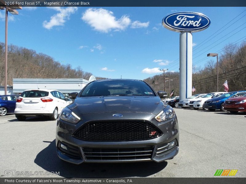 Magnetic / Charcoal Black 2016 Ford Focus ST
