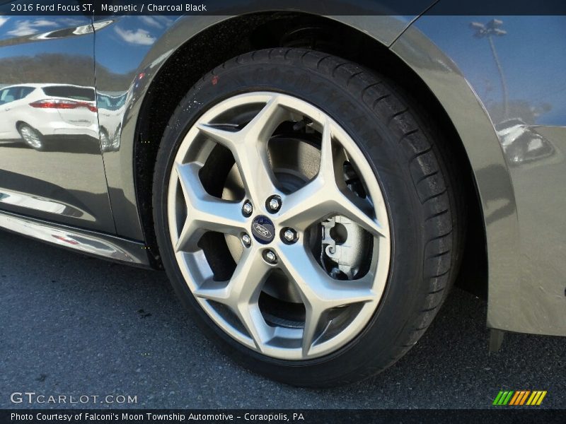 Magnetic / Charcoal Black 2016 Ford Focus ST