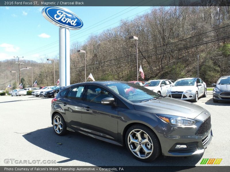 Magnetic / Charcoal Black 2016 Ford Focus ST