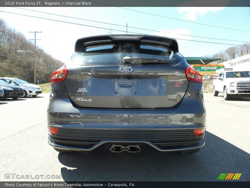 Magnetic / Charcoal Black 2016 Ford Focus ST