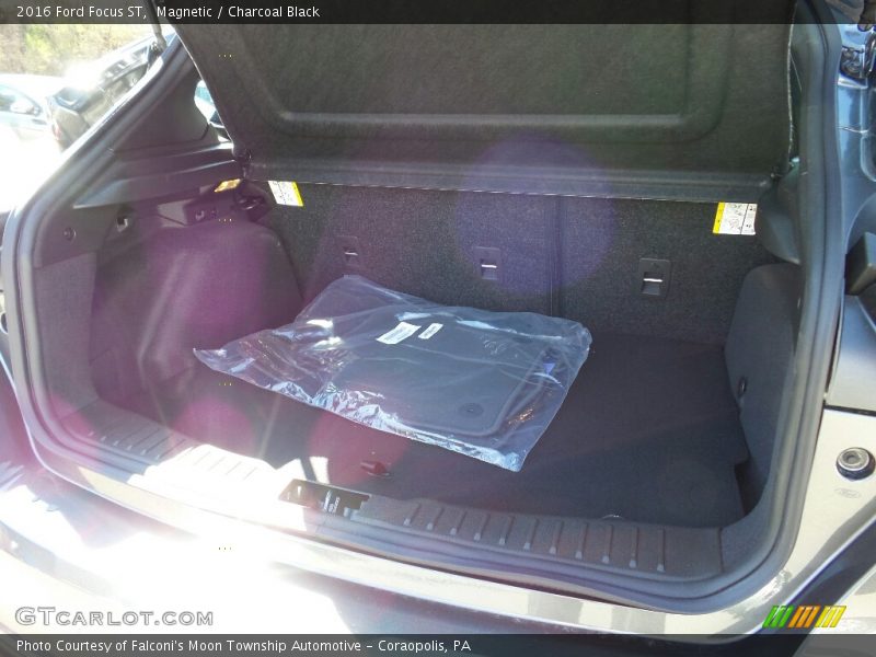 Magnetic / Charcoal Black 2016 Ford Focus ST