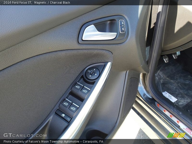 Magnetic / Charcoal Black 2016 Ford Focus ST