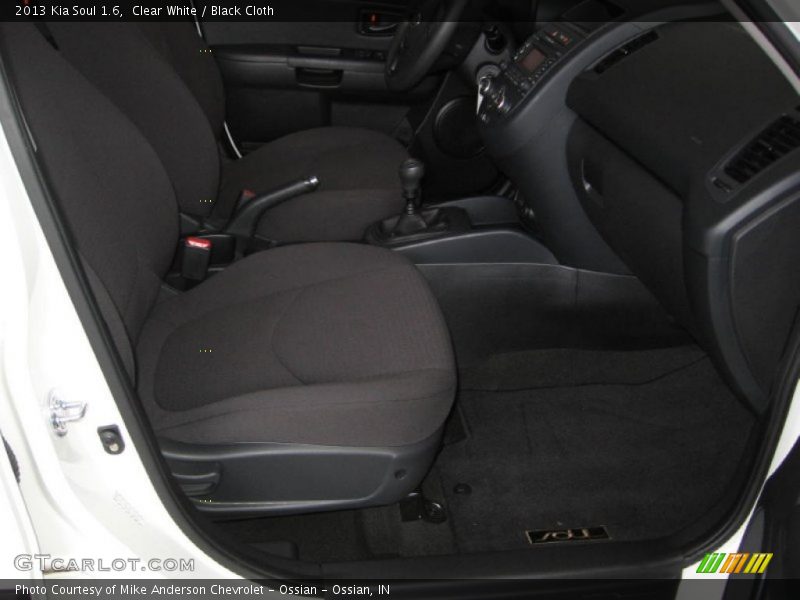 Clear White / Black Cloth 2013 Kia Soul 1.6