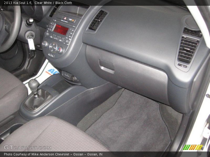 Clear White / Black Cloth 2013 Kia Soul 1.6