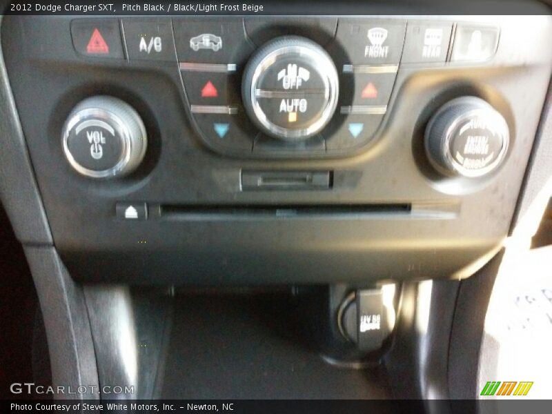 Pitch Black / Black/Light Frost Beige 2012 Dodge Charger SXT