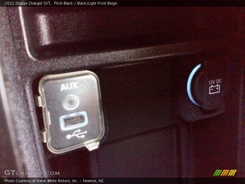 Pitch Black / Black/Light Frost Beige 2012 Dodge Charger SXT
