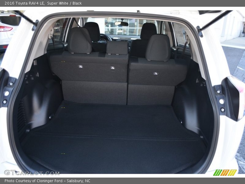 Super White / Black 2016 Toyota RAV4 LE