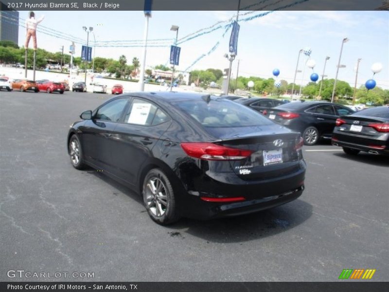 Black / Beige 2017 Hyundai Elantra SE