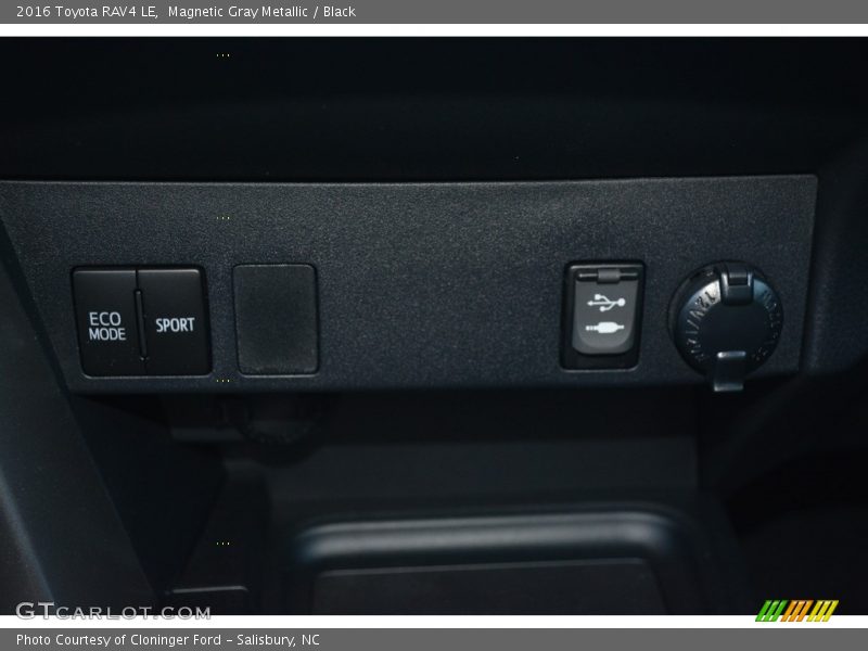 Magnetic Gray Metallic / Black 2016 Toyota RAV4 LE