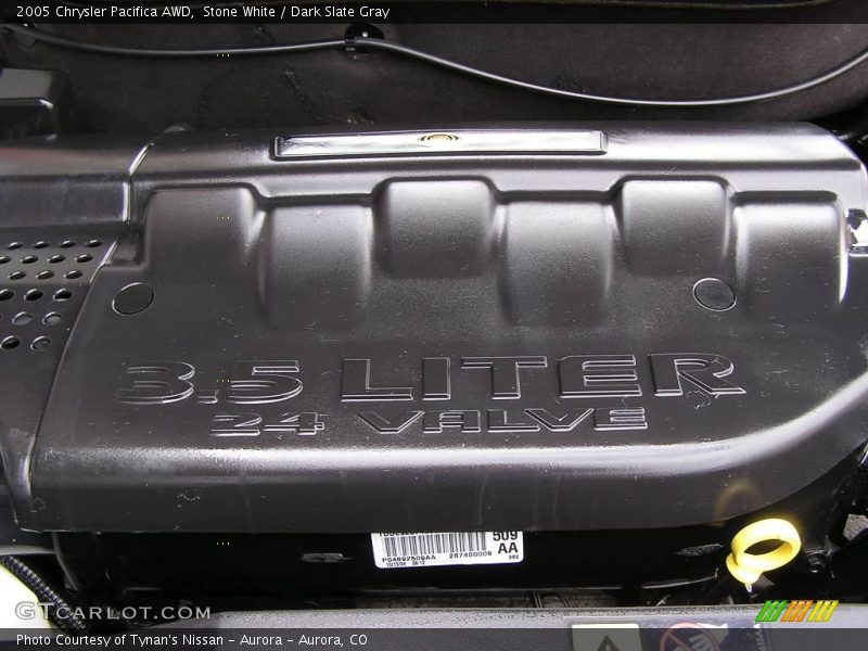 Stone White / Dark Slate Gray 2005 Chrysler Pacifica AWD
